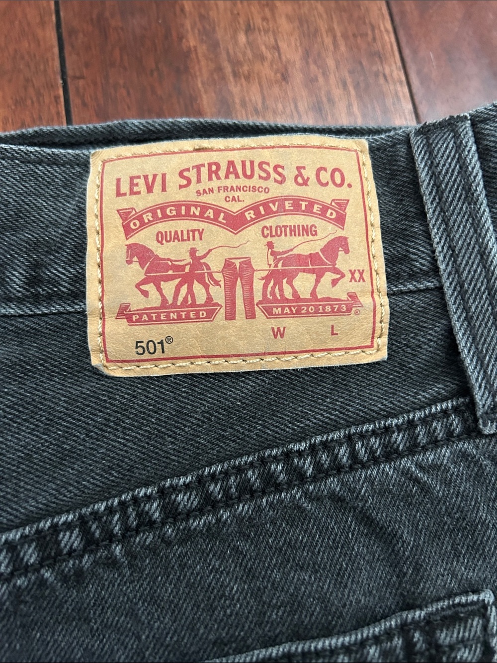 Black Levi 501 Distressed Button Denim Shorts size 30 - Picture 9 of 9